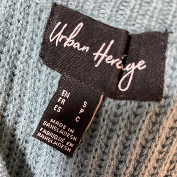 Small Knit Sweater With Shoulder Cut Outs - Picture 2 of 2